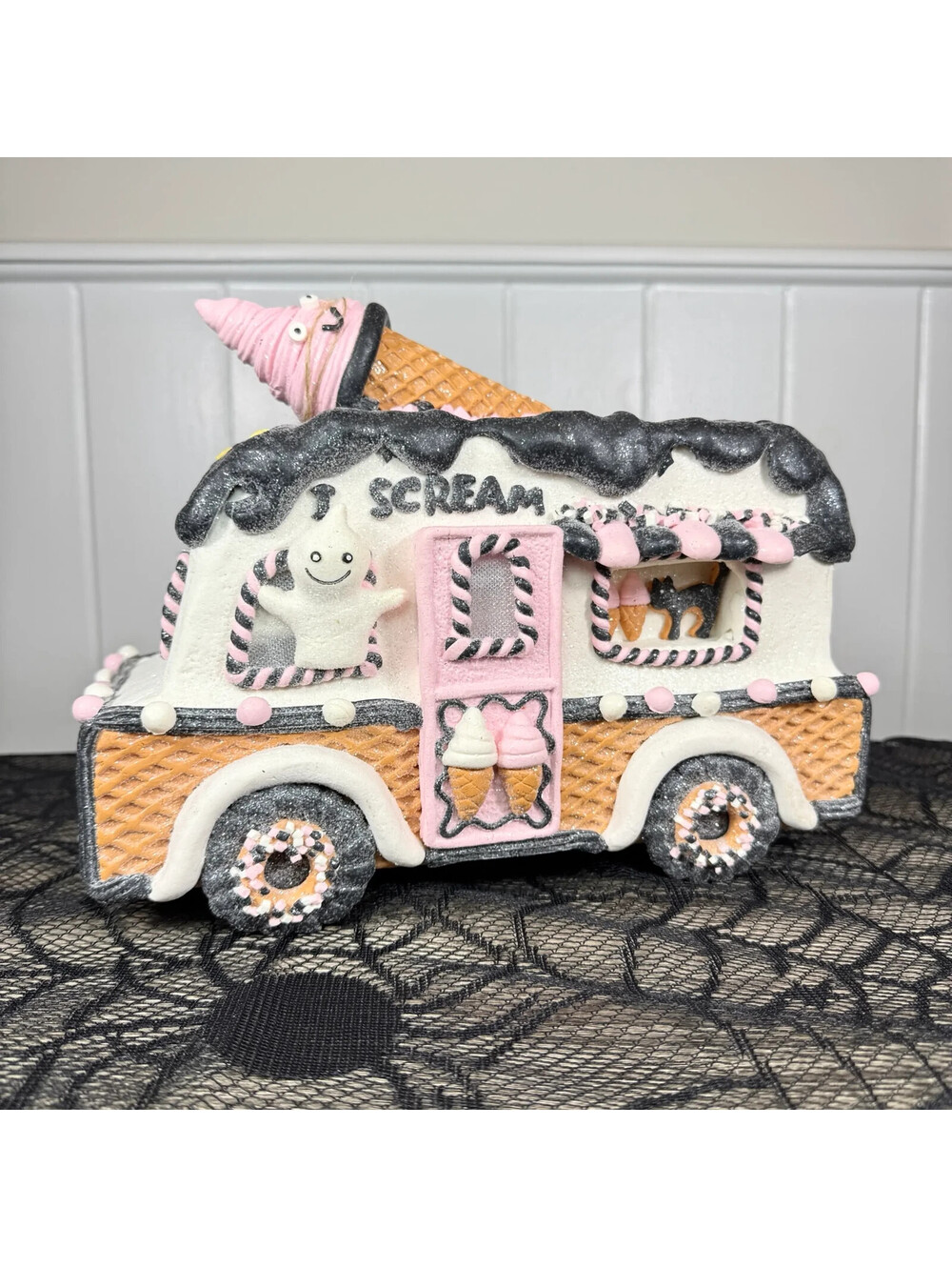 CANDY CORN LANE HALLOWEEN LED GHOST ICE CREAM VAN TRUCK I SCREAM PASTEL LIGHT UP